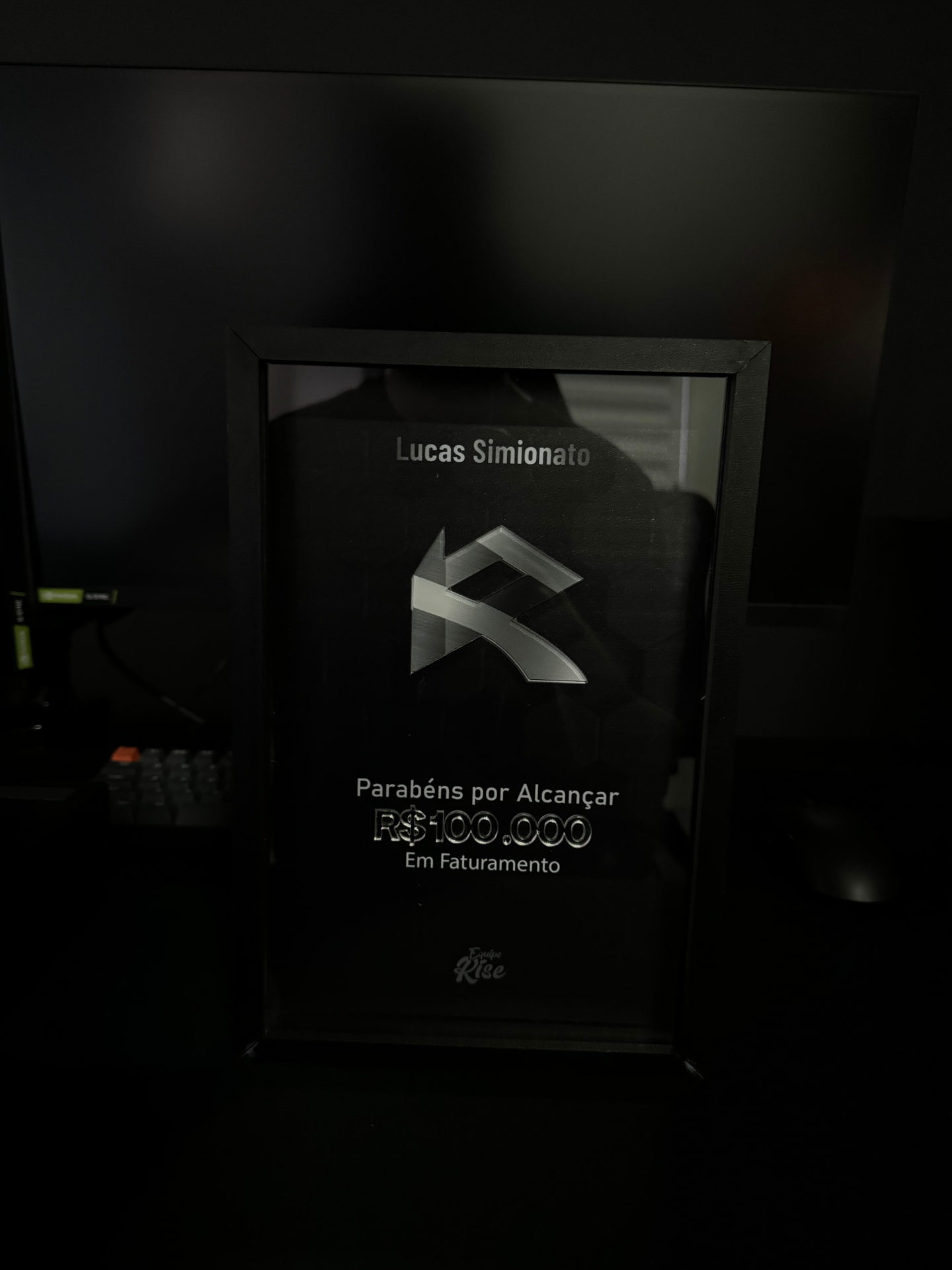 Placas de faturamento Rise já entregues para clientes
